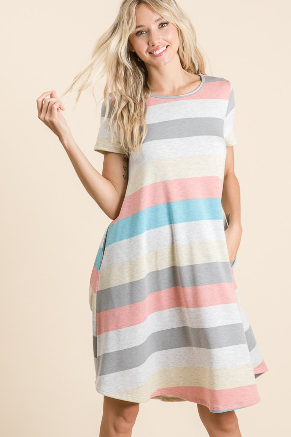 Multicolor striped short sleeve dress with pockets, slightly stretchy basic style in pastel shades, made of polyester and spandex.