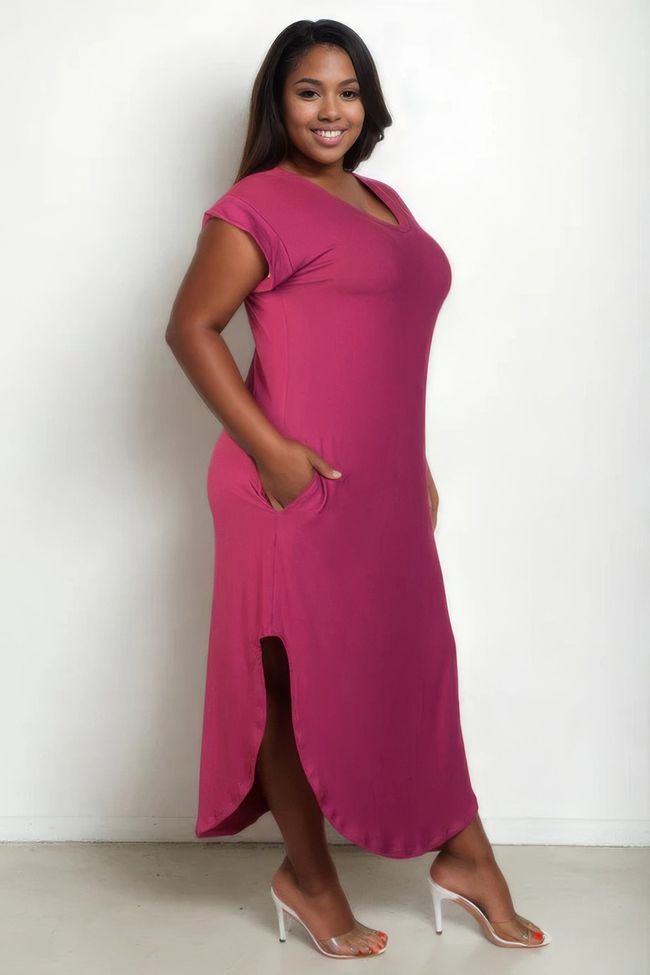 Plus size V-neck maxi dress with batwing sleeves in fuchsia, featuring side pockets and a comfortable fit.