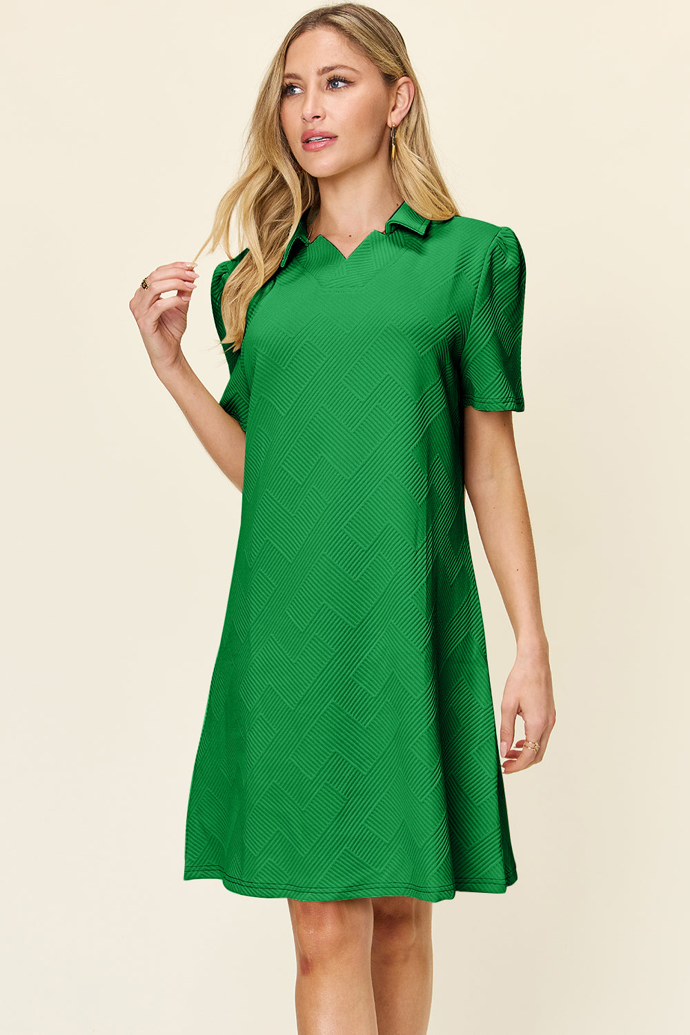 Green texture collared neck short sleeve dress with slight stretch, 98% polyester, 2% spandex for stylish and comfortable wear.