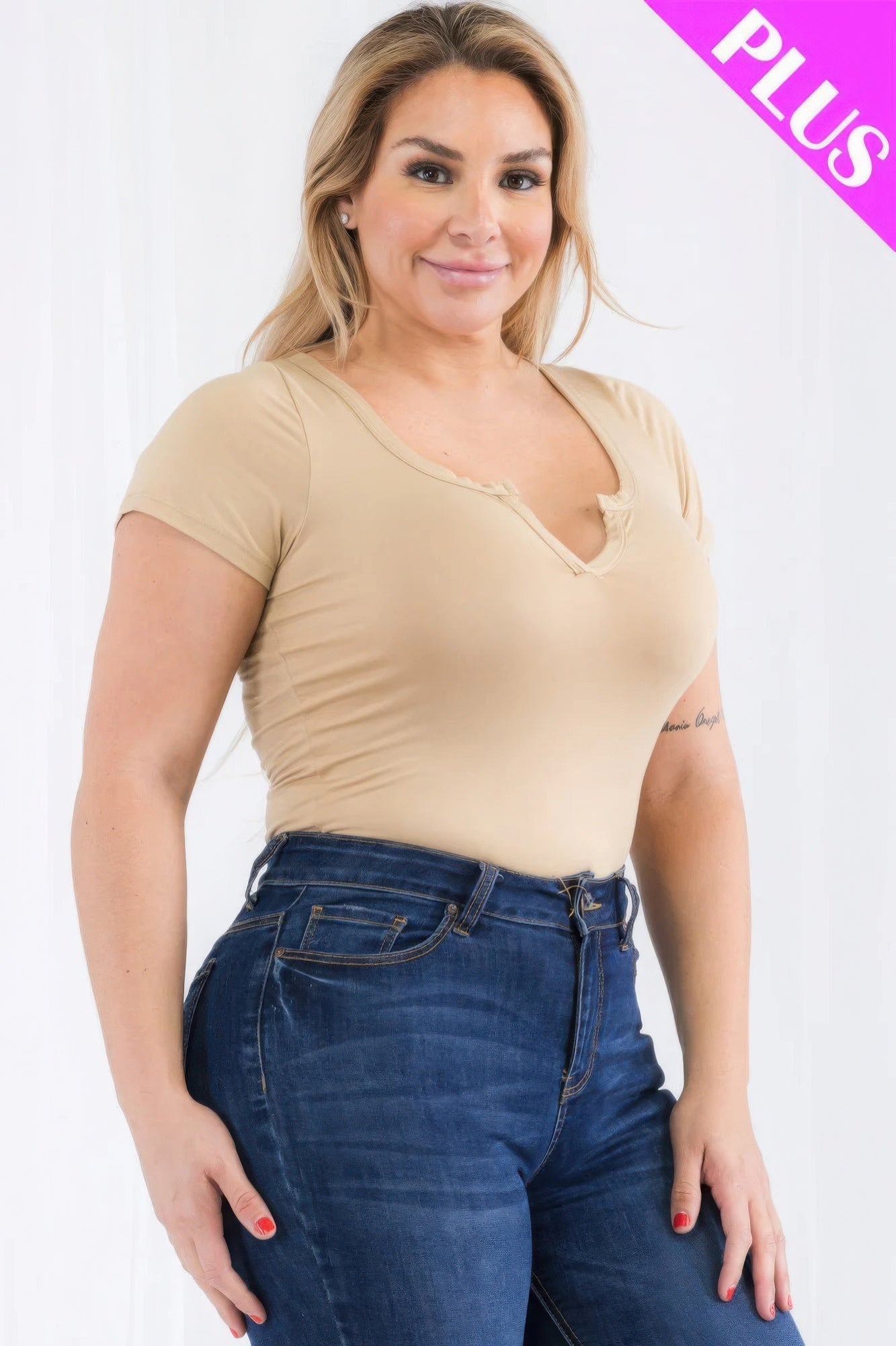 Plus Size Casual Split Neck Bodysuit in Solid Color with Short Sleeves, Model Wearing Jeans, Trendy and Comfortable Design