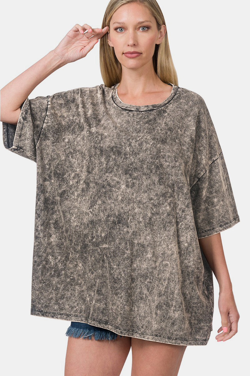 Washed round neck drop shoulder oversized t-shirt in 100% cotton, slightly stretchy, opaque, basic style, modeled with casual denim shorts.