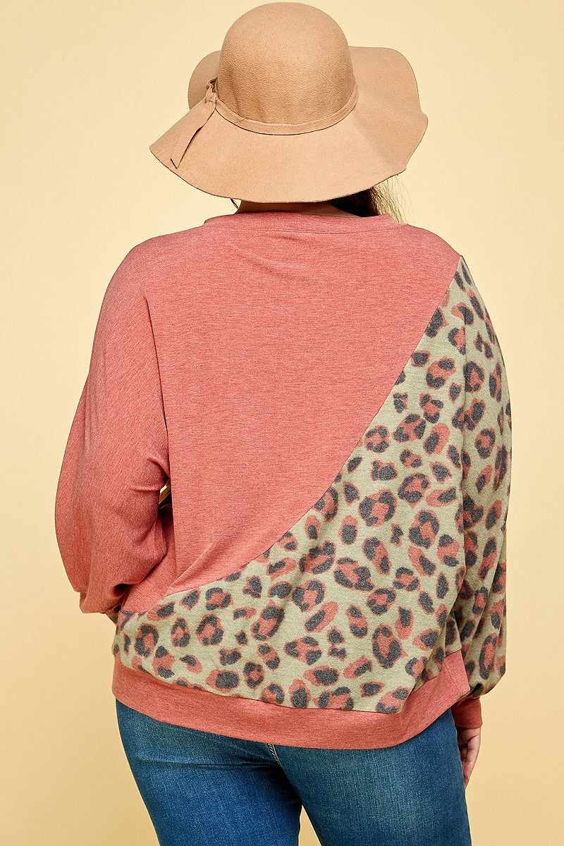 Plus Size Cute Animal French Terry Brush Contrast Print Pullover-Rust