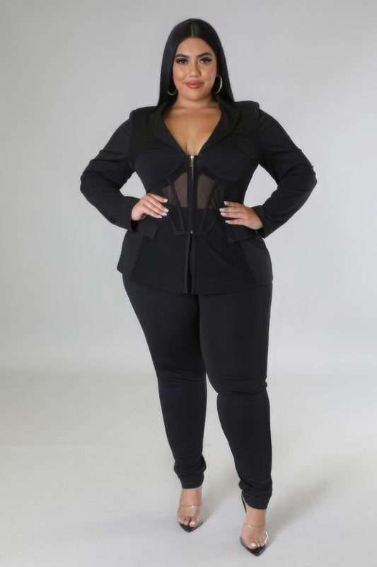 Plus size two-piece black set with zipper closure, long sleeves, and high-waisted pants, ideal for stylish evenings out.