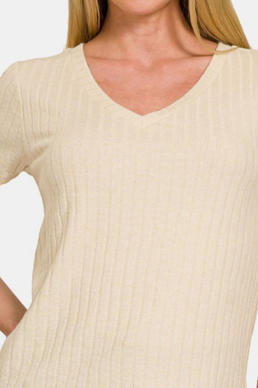 Beige ribbed short sleeve T-shirt with V-neck, made of 50% rayon, 28% polyester, 22% nylon, perfect for casual wear.