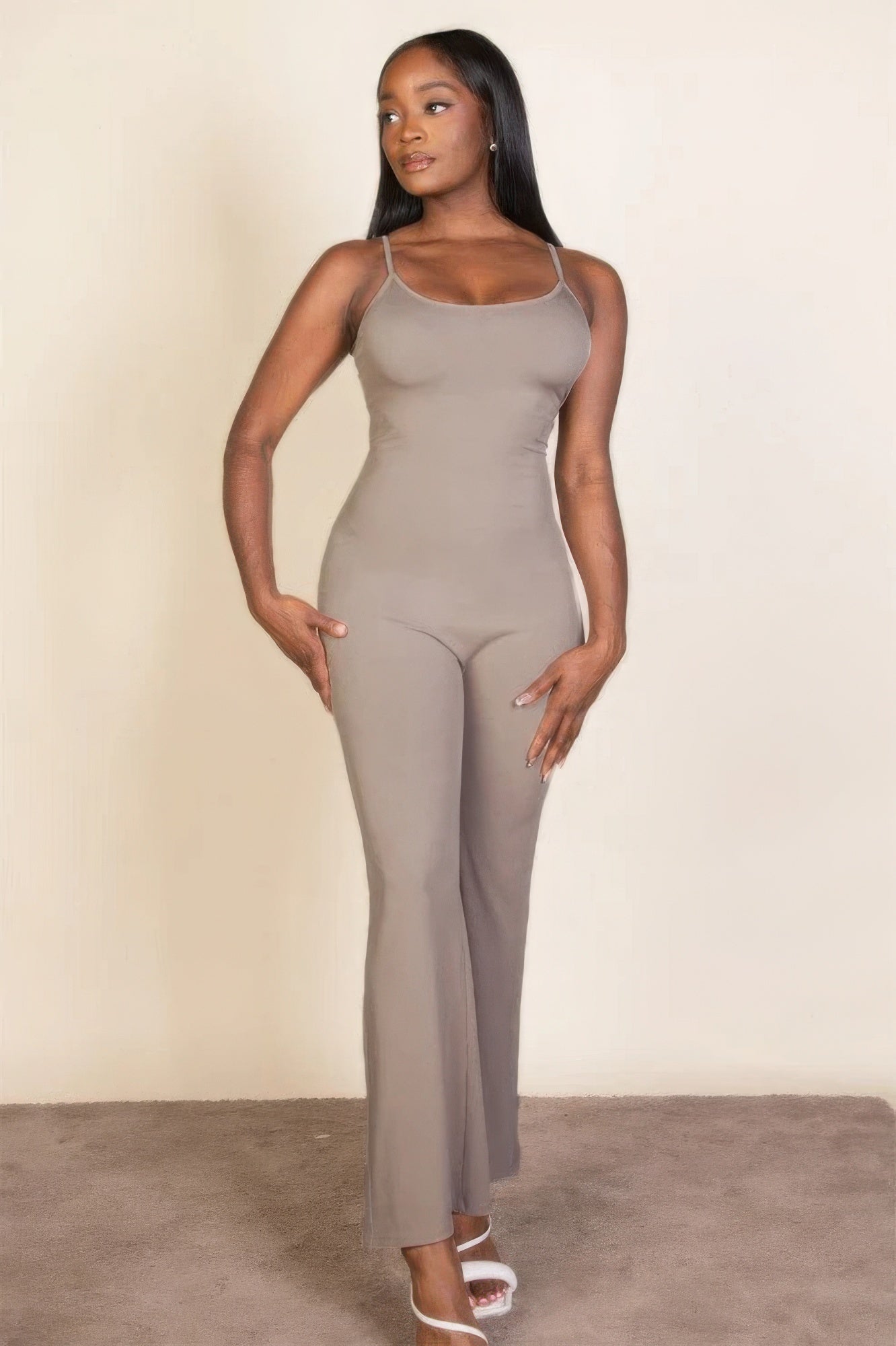 Ribbed sleeveless wide-leg jumpsuit in stretch fabric with spaghetti straps, offering a chic and comfy fit for a stylish look.