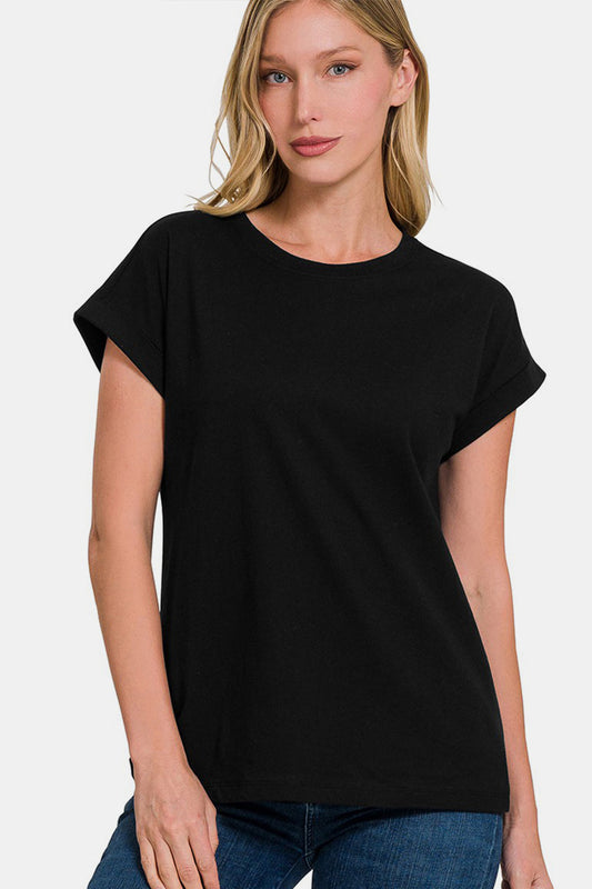 Woman wearing a black crew neck short sleeve t-shirt made of 100% cotton, basic style, opaque, no stretch.