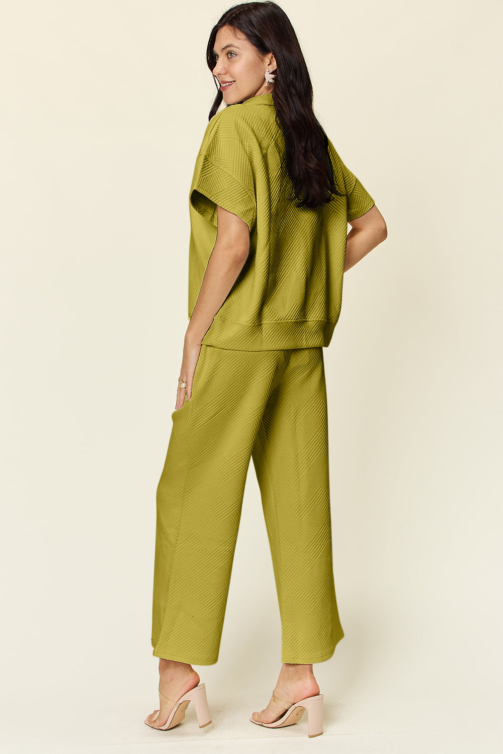 Full size texture half zip short sleeve top and pants set in green with pockets and drawstring, made of polyester and spandex.