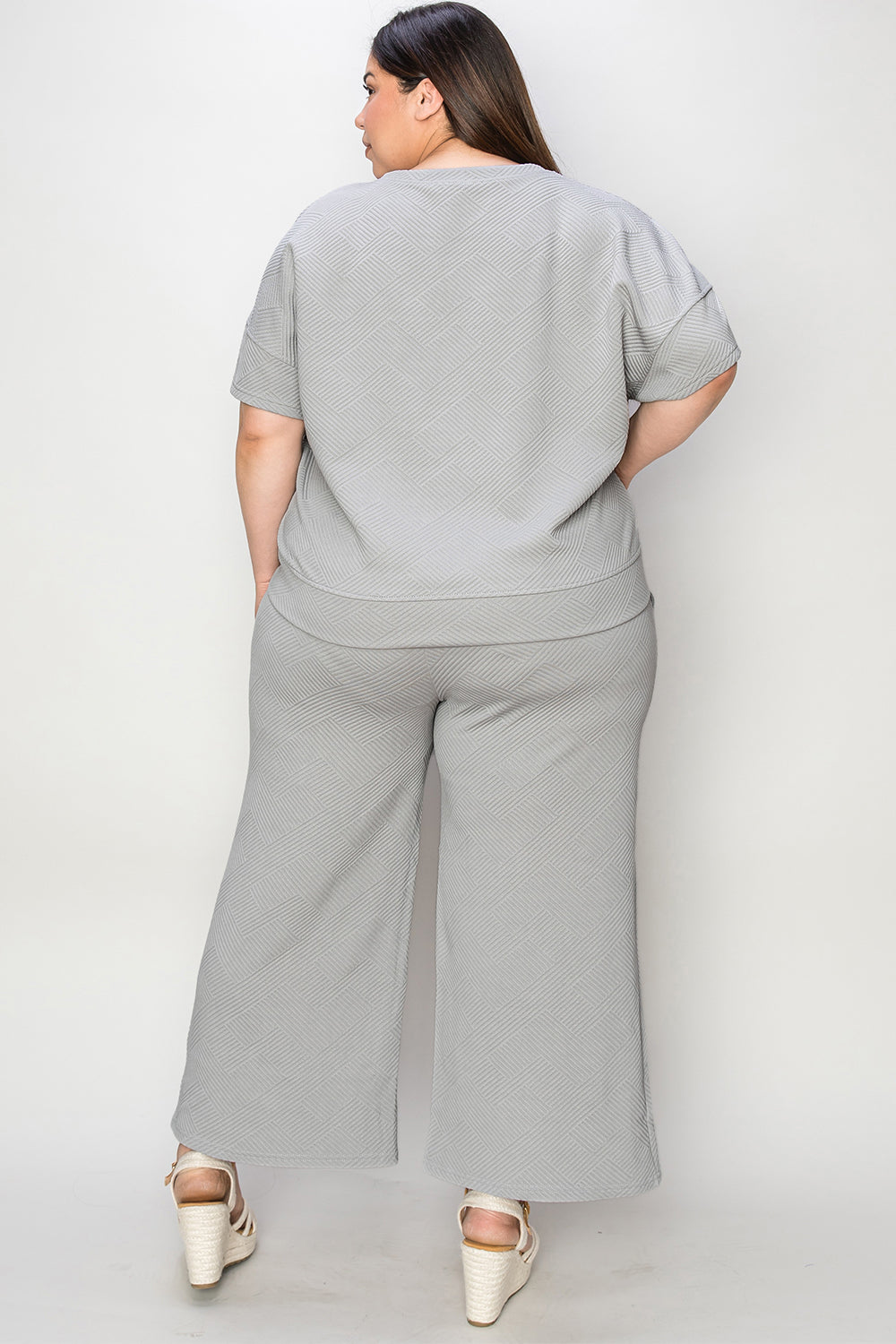 Plus-size woman in gray Texture Short Sleeve Top and Pants Set, featuring a slightly stretchy fabric with a drawstring.